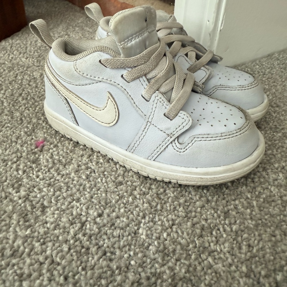 Nike Light‎ Gray and Beige Sneakers